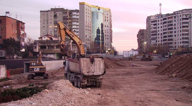 Ndertimi rrit xhiron ekonomike, industria ne renie